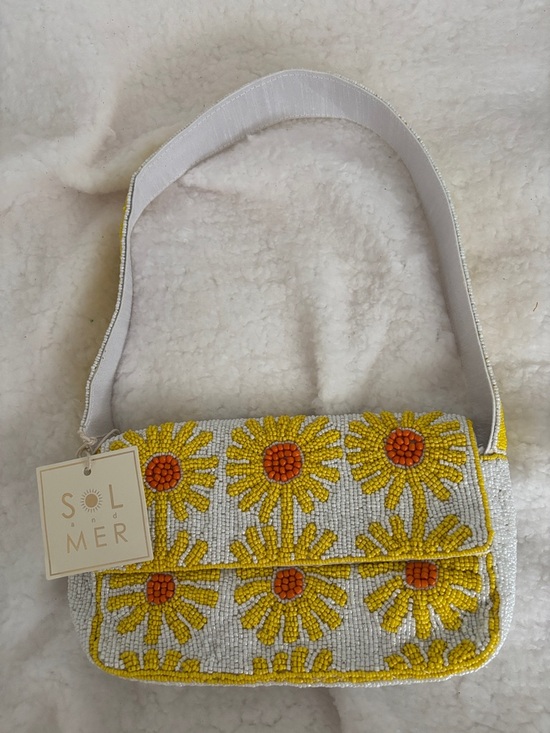 Solmer Handbags - Solmer Beaded Daisy Shoulder Bag